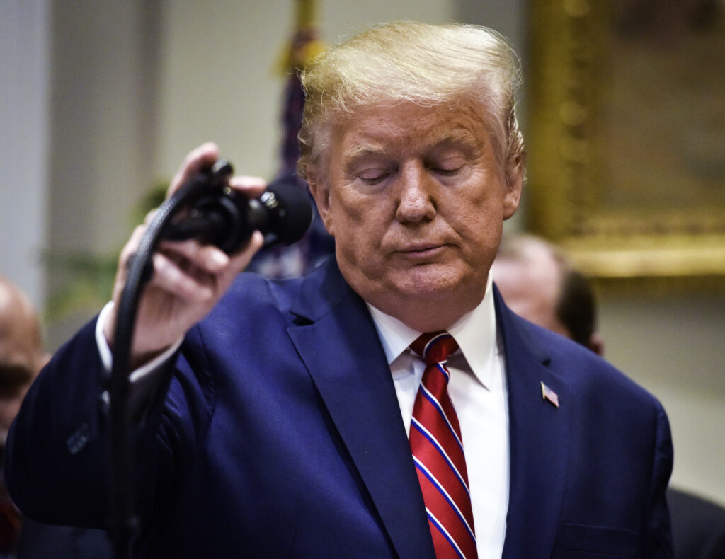 Τι συμβαίνει με την υγεία του Τραμπ; - Οι εικασίες και oι «θεωρίες» (Video) - Media