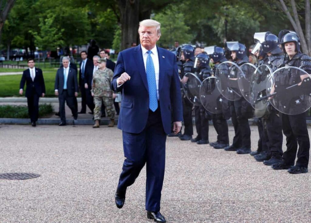 trump_police_43