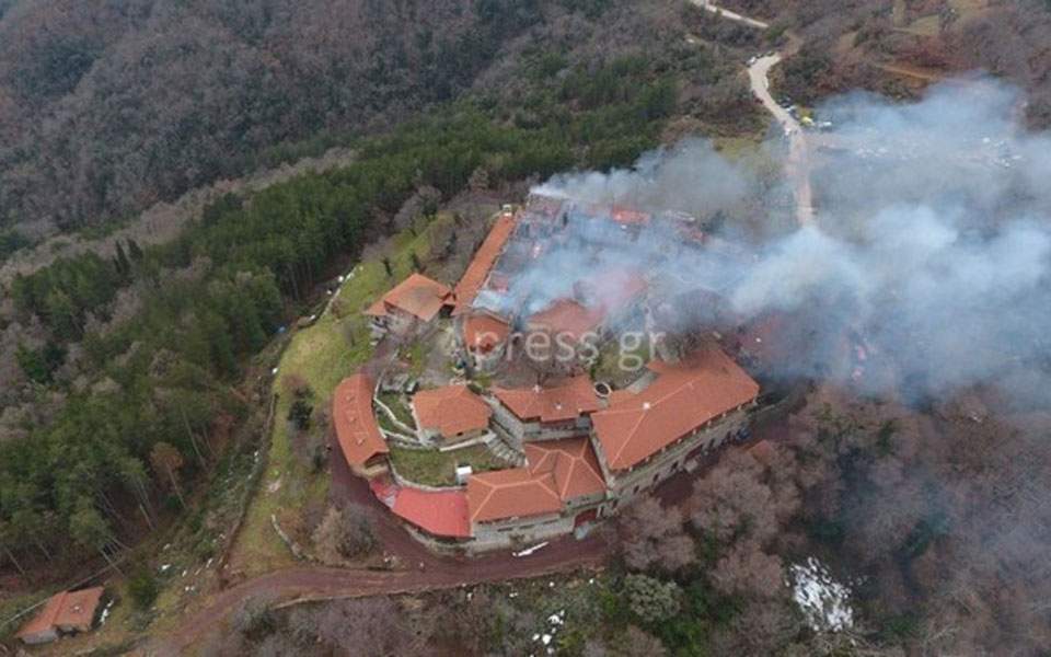 Φωκίδα – μονή Βαρνάκοβας: Η πυρκαγιά έκαψε εικόνες, κειμήλια και το μοναστήρι (Videos) - Media