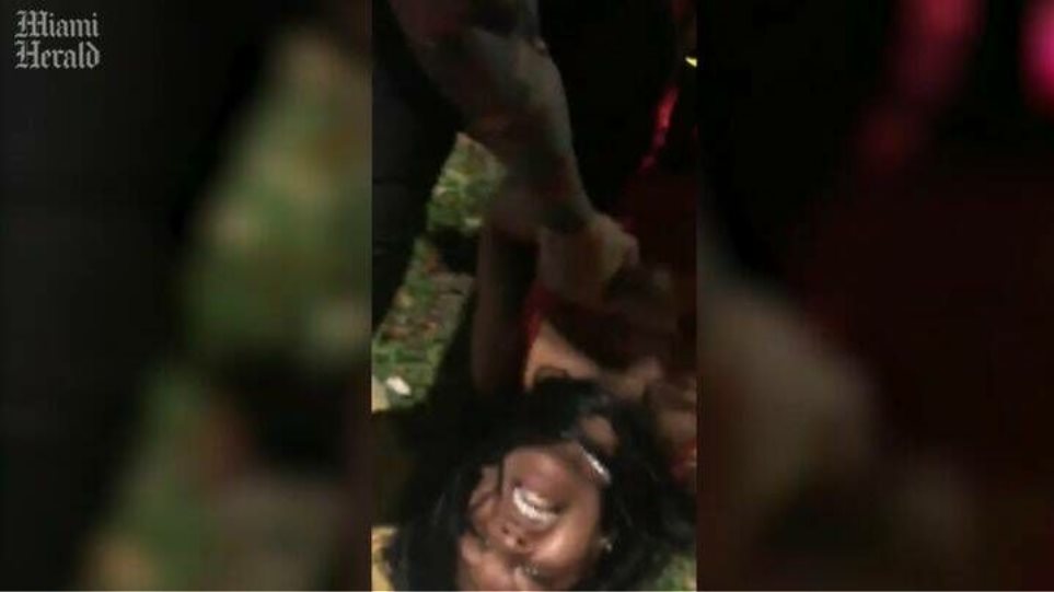 ΗΠΑ: Άγριο ξύλο σε αφροαμερικανίδα από αστυνομικούς – Την πατάνε στο λαιμό και της κάνουν ηλεκτροσόκ με τέιζερ (Video) - Media