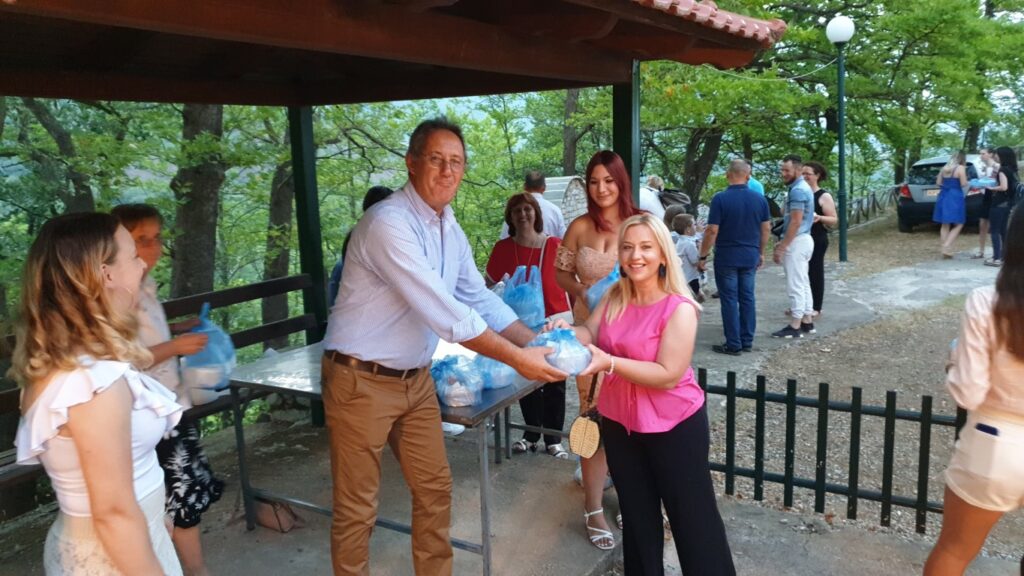 Τρίκαλα: Προβατίνα σε πακέτο αντί για πανηγύρι το καλοκαίρι του κορωνοϊού Video) - Media