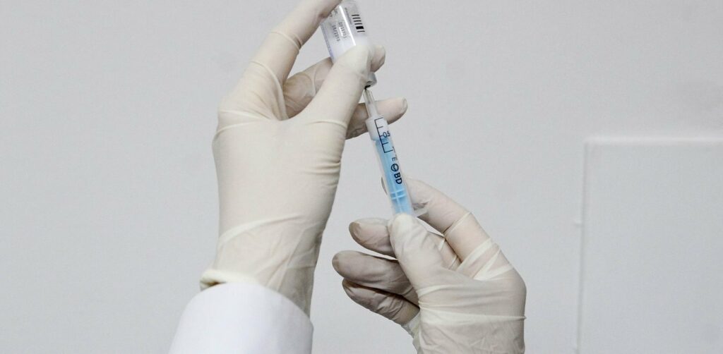 ΗΠΑ, Καναδάς, Βρετανία καταγγέλλουν: Χάκερς θέλουν να κλέψουν την πατέντα για το εμβόλιο - Media