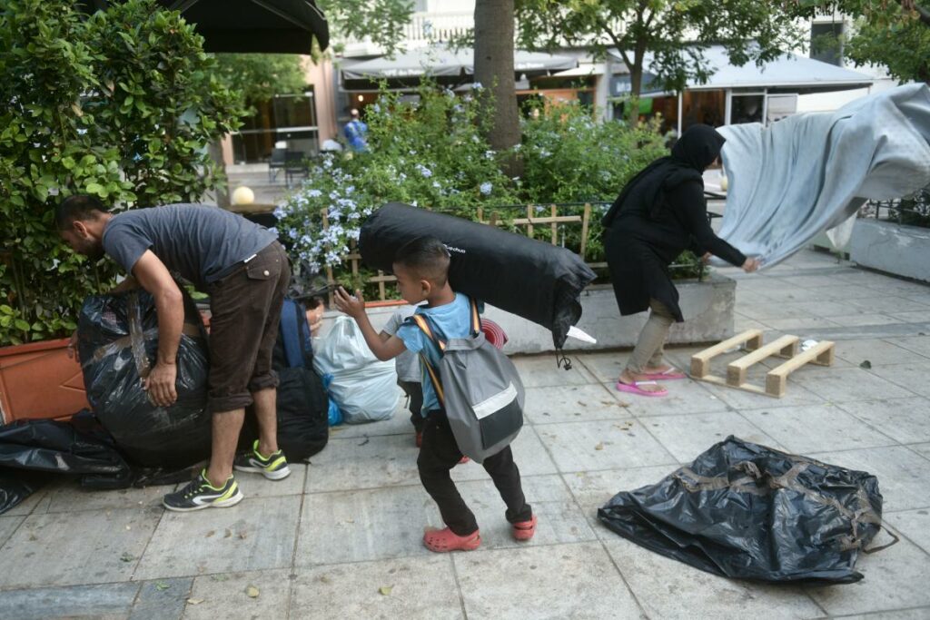 Σημάδια ξυλοδαρμού φέρει ο Κώστας, ο νεαρός διαδηλωτής που συνελήφθη στην πορεία της Πέμπτης (Photo) - Media