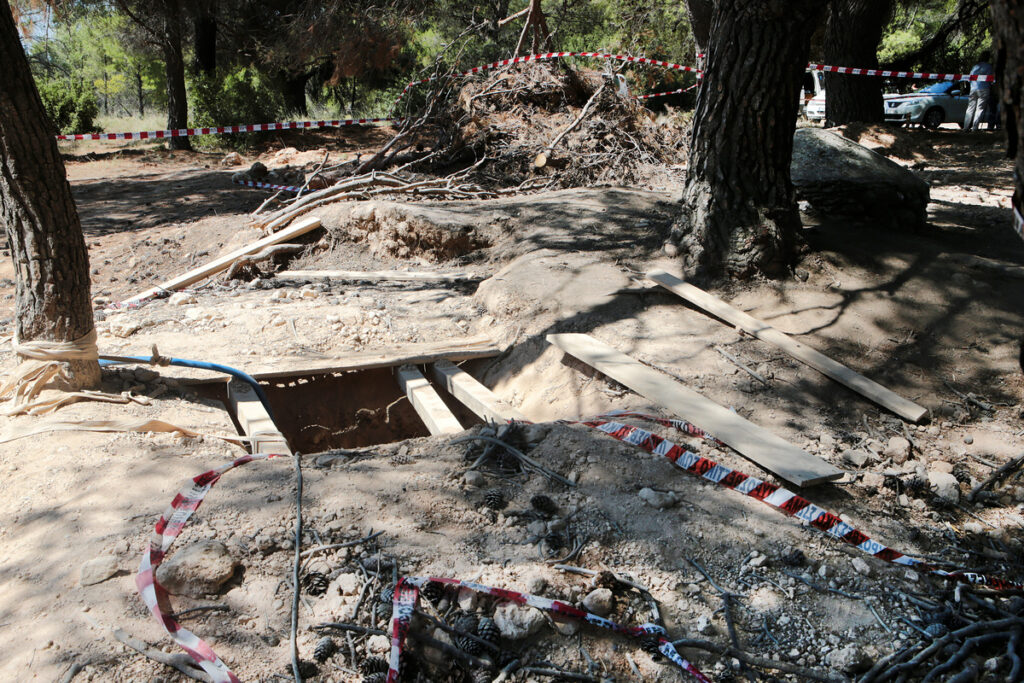 Βαρυμπόμπη: Τρεις νεκροί σε αυτοσχέδιο τούνελ – Έψαχναν θησαυρό - Media