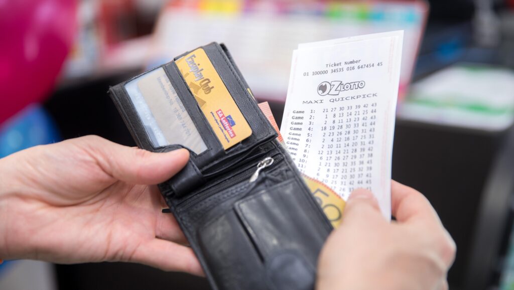 Σίδνεϋ: Αγόρασε για πρώτη φορά στην ζωή της λαχείο και κέρδισε 50 εκατομμύρια! (Photo) - Media