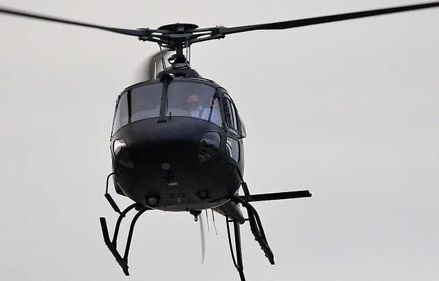 Τους αιθέρες «σκίζει» ο Τομ Κρουζ – Με μια μάσκα και ένα ελικόπτερο (Photos) - Media