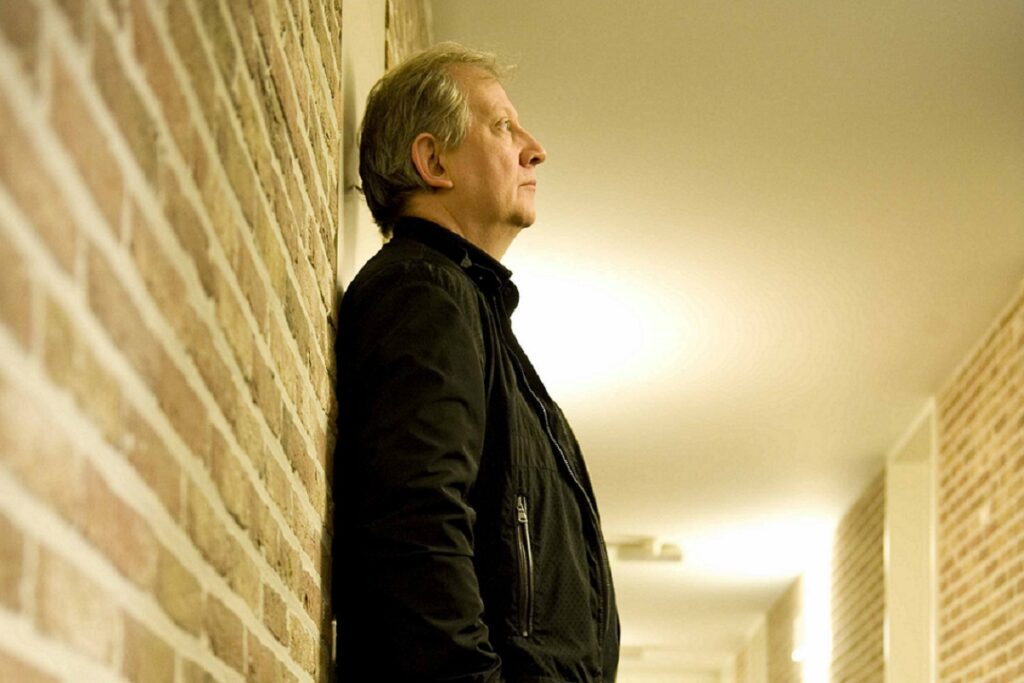 Επιστρέφει στην Αθήνα για συναυλία ο Wim Mertens (Video) - Media