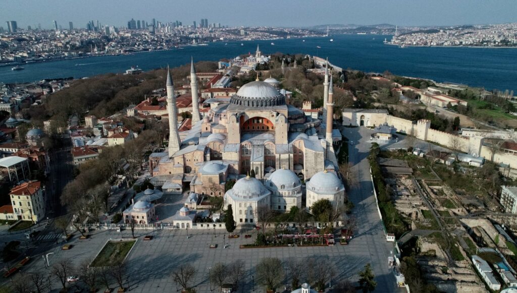 UNESCO: Θα επανεξετάσει το καθεστώς της Αγίας Σοφίας μετά τη μετατροπή της σε τζαμί  - Media