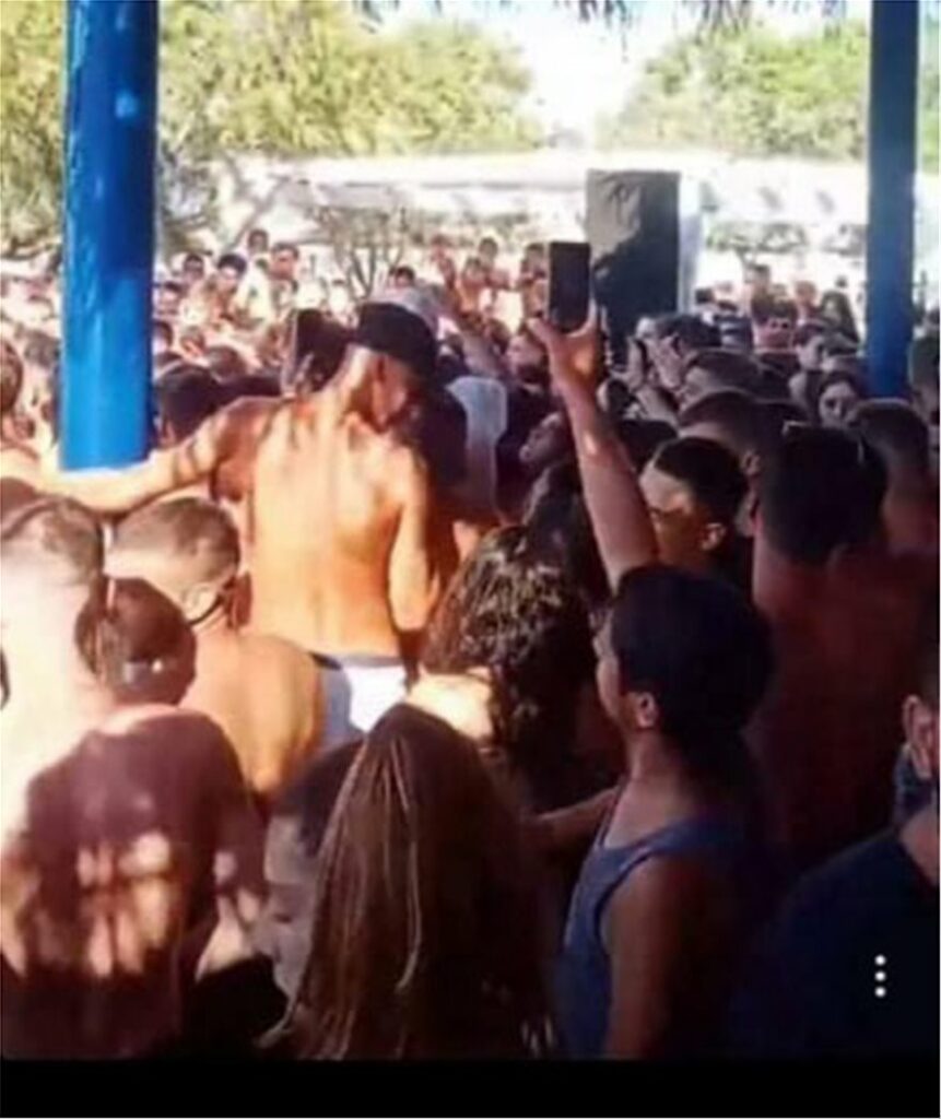Αχαία - κορωνοϊός: Νέες εικόνες συνωστισμού από beach bar – Φώναζαν «δεν υπάρχει ιός» (Video) - Media
