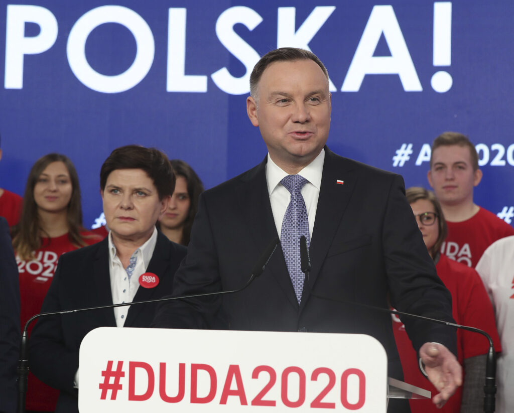 Πολωνία: Οριακά επανεκλέγεται πρόεδρος ο Αντρέι Ντούντα - Media