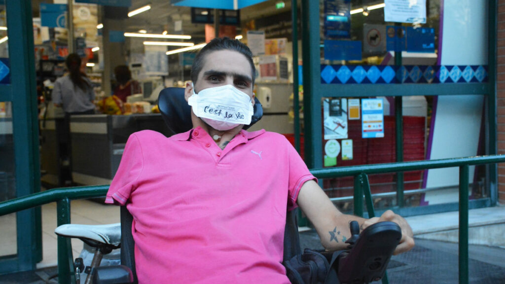 Ακτιβιστής ΑΜΕΑ: Αν εσένα σε ενοχλεί η μάσκα εγώ τι να πω για περιορισμό - Media