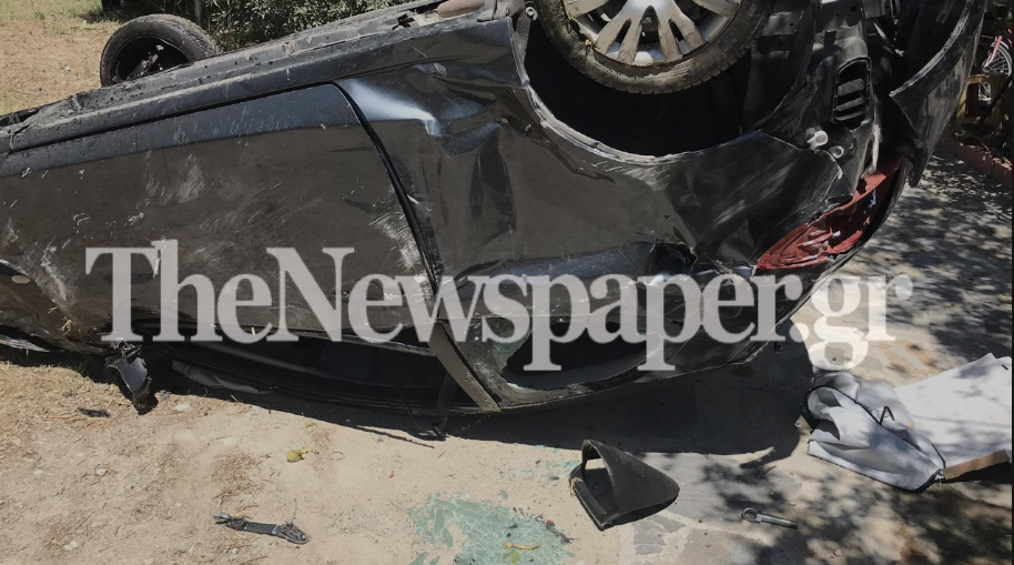 Σοκαριστικό τροχαίο στον Βόλο - Αυτοκίνητο «προσγειώθηκε» σε αυλή (Video) - Media