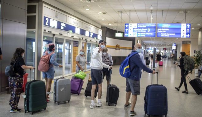 Έφτασαν οι πρώτες πτήσεις από Βρετανία και στο «Ελ. Βενιζέλος» - Media