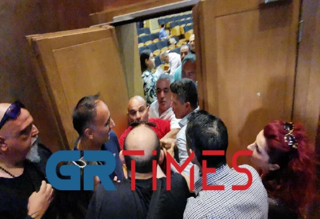 «Άναψαν τα αίματα»: Ένταση στο δημοτικό συμβούλιο Καλαμαριάς – Γονείς σε απόγνωση (Video) - Media