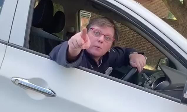 Απίστευτο βίντεο: Γυναίκα οδηγός απειλεί τον οδηγό άλλου αυτοκινήτου ότι οδηγεί πολύ κοντά της και θα κολλήσει κορωνοϊό (Video) - Media