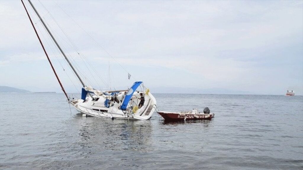 Εισροή υδάτων σε ιστιοφόρο σκάφος με τέσσερις επιβαίνοντες ανοιχτά της Καρύστου - Media