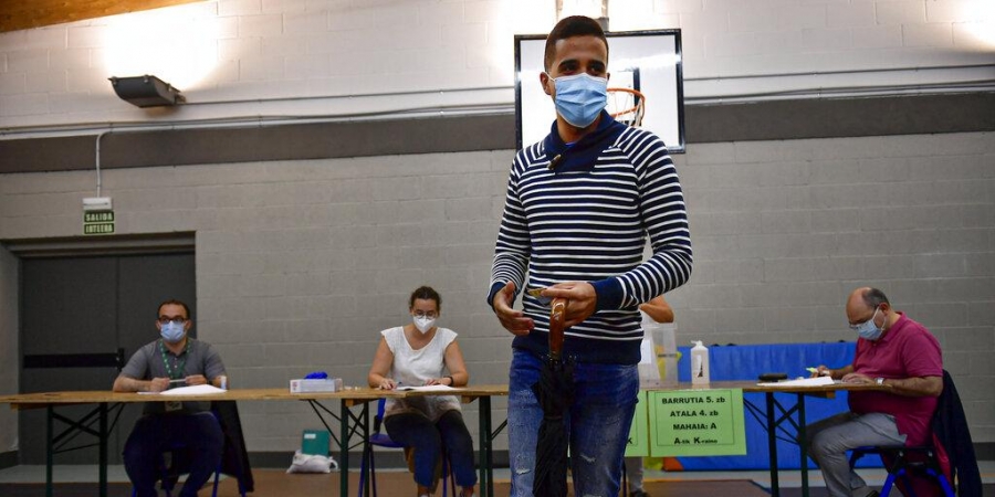 Ισπανία: Με μάσκες και απολυμαντικά στα εκλογικά τμήματα  - Media