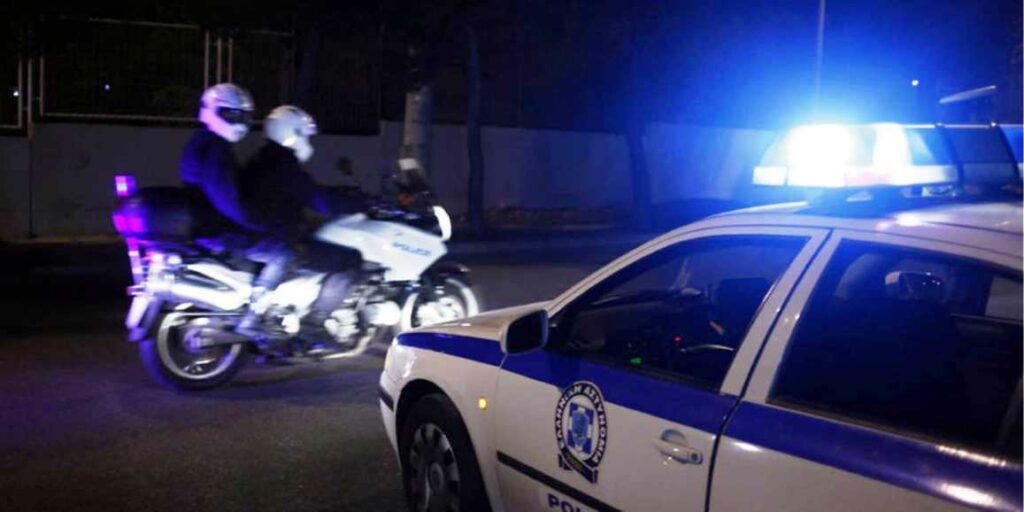 Eξάρχεια: Αστυνομικοί πήγαν για σουβλάκια και τους έκλεψαν το όπλο - Media