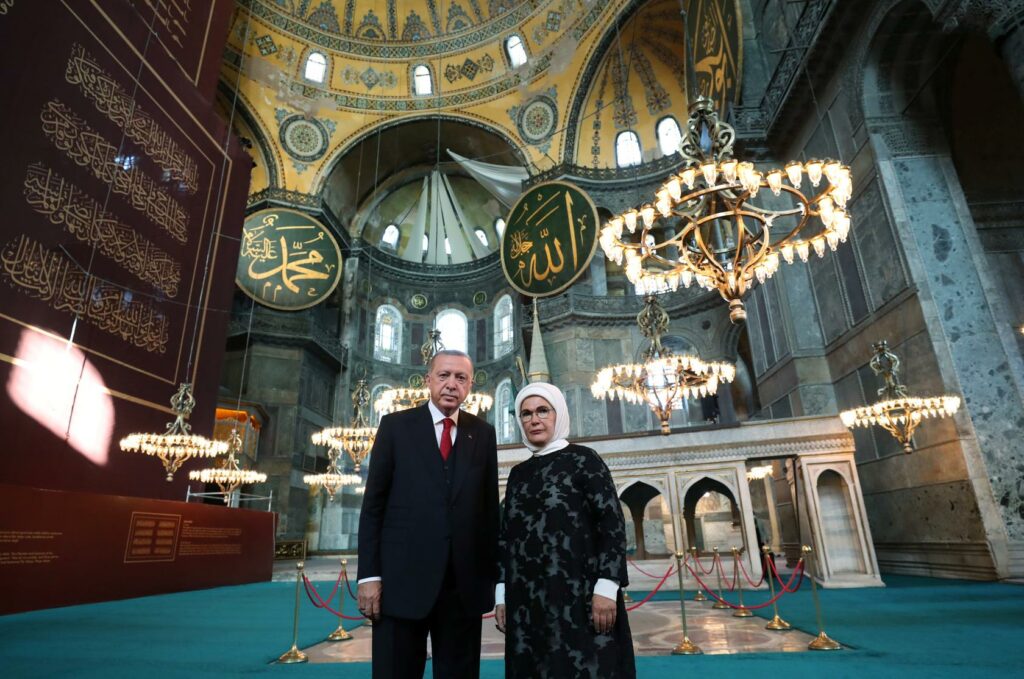 Παραλήρημα Ερντογάν μετά τη «φιέστα»: Η Αγία Σοφία ήταν τζαμί και έγινε πάλι τζαμί - Media
