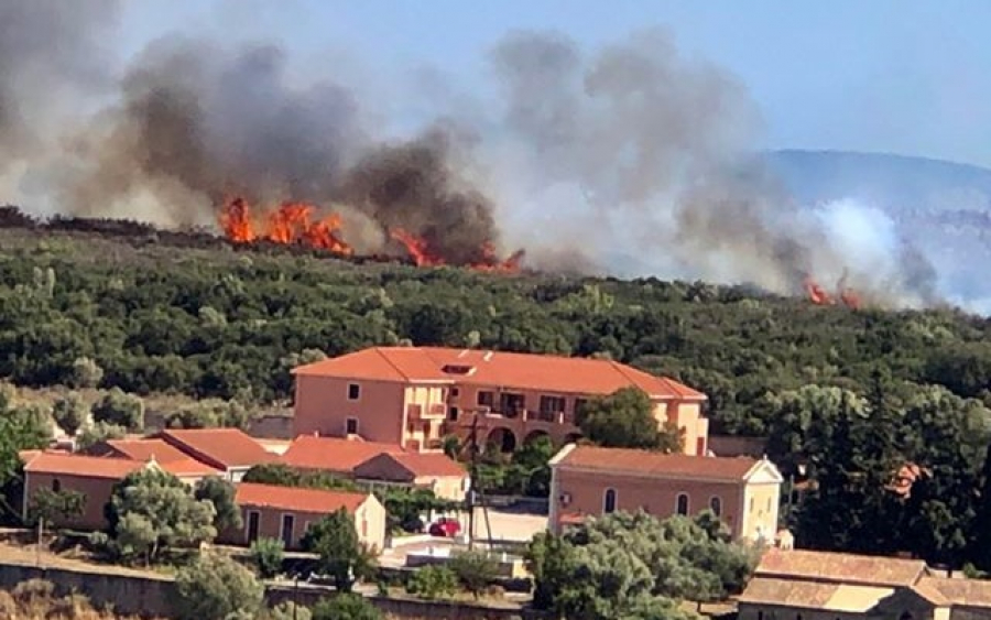 Κεφαλονιά: Εκκενώνονται Δοριζάτα - Πεσσάδα - Ενισχύονται οι πυροσβεστικές δυνάμεις (Video)  - Media