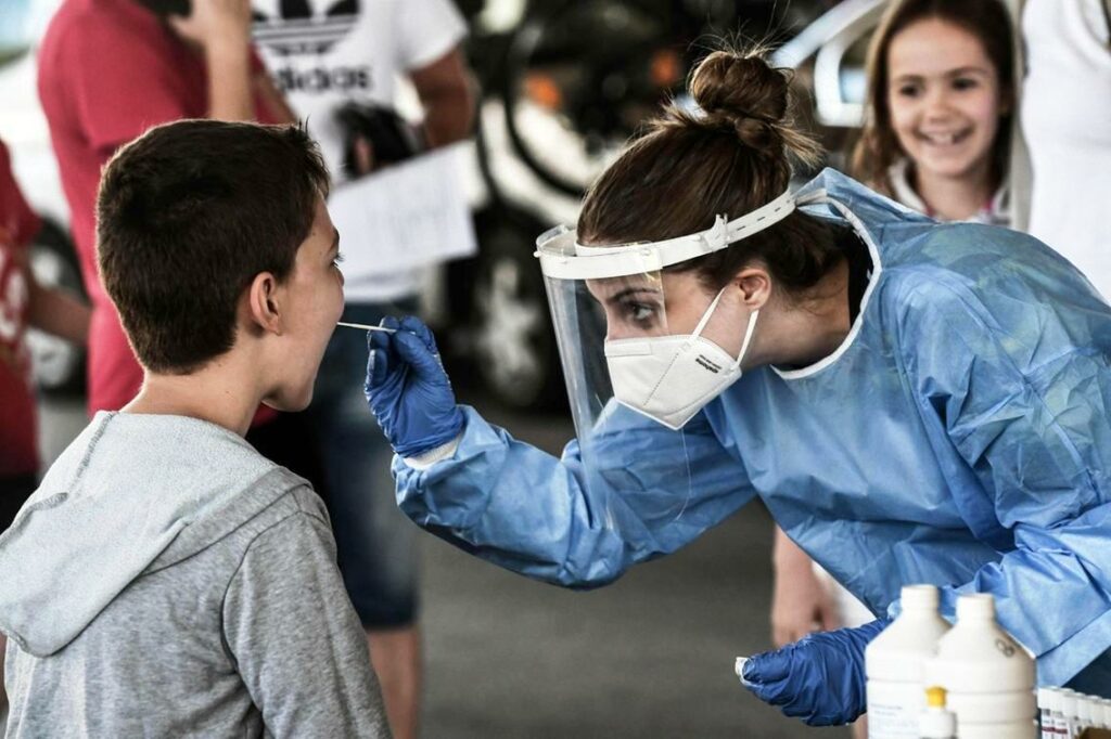 Σοκ και δέος: Πληροφορίες για 80 κρούσματα κορωνοϊού στην Ελλάδα - Media