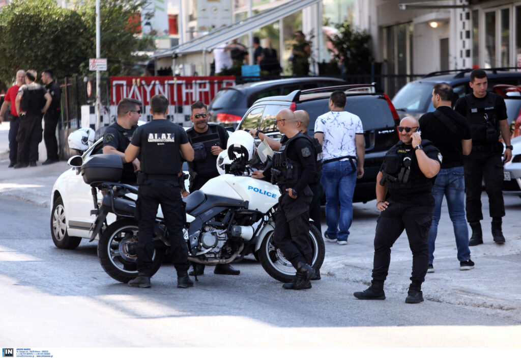 Aπομακρύνθηκε με τη συνδρομή του στρατού, η χειροβομβίδα που εντοπίστηκε το πρωί σε πλυντήριο οχημάτων στο Κερατσίνι - Media