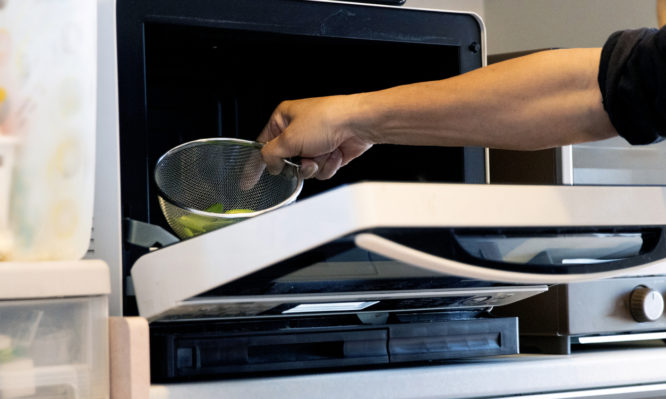 Κόλπο για να καθαρίσεις τον φούρνο μικροκυμάτων χωρίς τρίψιμο (Photos) - Media