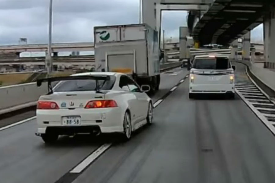 Ο πολιτισμός στο τιμόνι: Πως αντιδρούν οι Ιάπωνες οδηγοί όταν τους παραχωρείς προτεραιότητα (Video) - Media