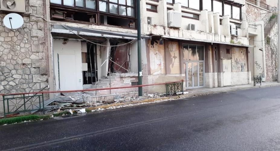 Πειραιάς: Έκρηξη βόμβας τα ξημερώματα σε ναυτιλιακή εταιρεία στην Καστέλλα - Σοβαρές υλικές ζημιές - Media