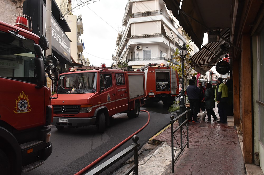 Κατάσβεση πυρκαγιάς σε ισόγειο διαμέρισμα στο Δήμο Νίκαιας-Ρέντη - Media