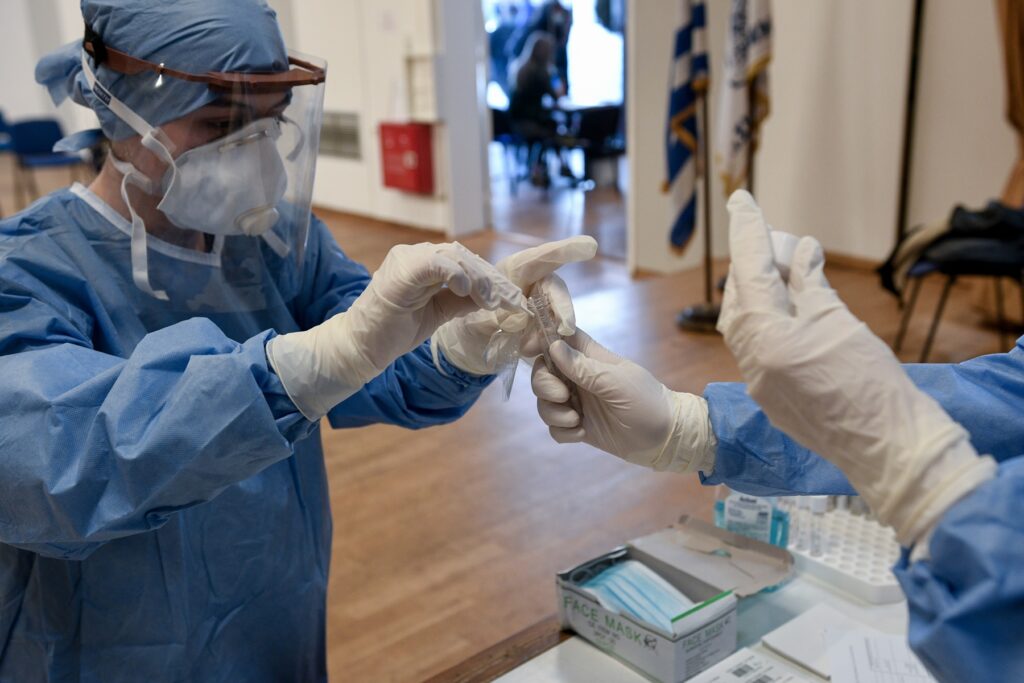 Κορωνοϊός - έρευνα: Οι νεαροί ασυμπτωματικοί είναι εξίσου μολυσματικοί με τους συμπτωματικούς - Media