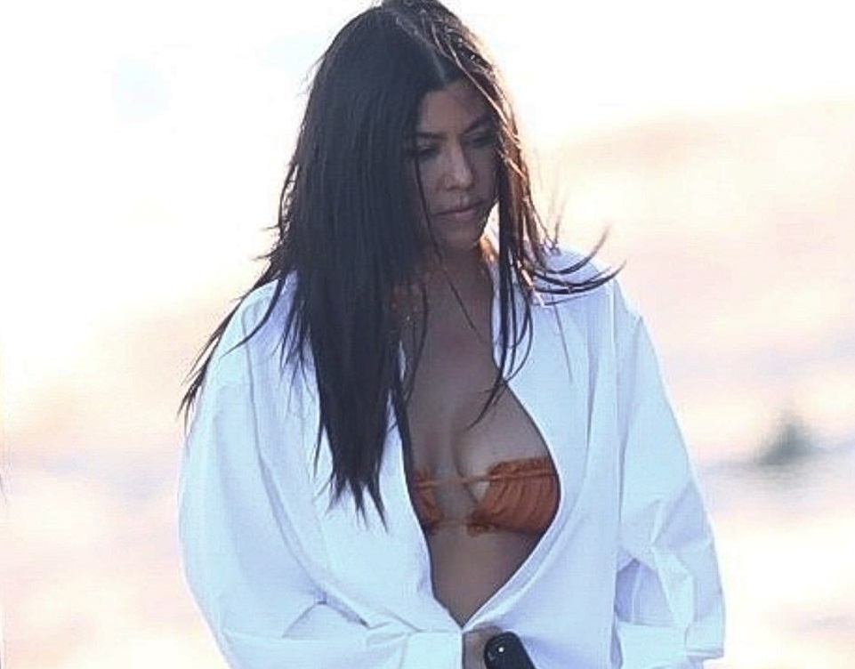 Η Κόρτνεϊ Καρντάσιαν φόρεσε το κατάλληλο μπικίνι για να συναντήσει τον πρώην της (Photos) - Media