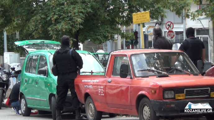 Επίθεση στην Κοζάνη: Κρίσιμη η κατάσταση των δύο εφοριακών - Media