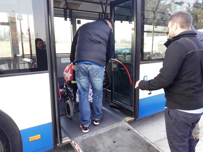 Βόλος: «Ο ανάπηρος τι πρέπει να έχει για να μπει στο λεωφορείο;» - Καταγγελία ΑμεΑ για λεκτική επίθεση από οδηγό - Media