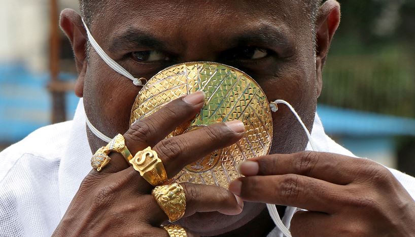 Ινδός πλήρωσε 3.500 ευρώ μάσκα κατά του κορωνοϊού (Video) - Media