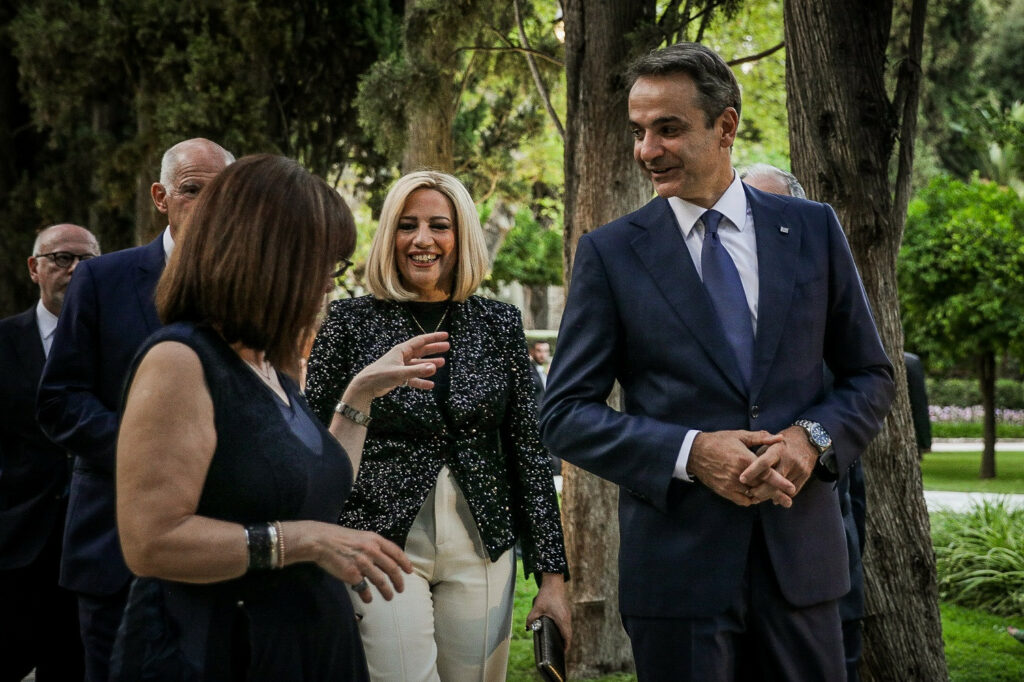 Δεξίωση στο Προεδρικό Μέγαρο: «Πηγαδάκι» Μητσοτάκη-Χρηστίδη για τον Ολυμπιακό - «Αντε να δούμε λίγο μπασκετάκι» - Media