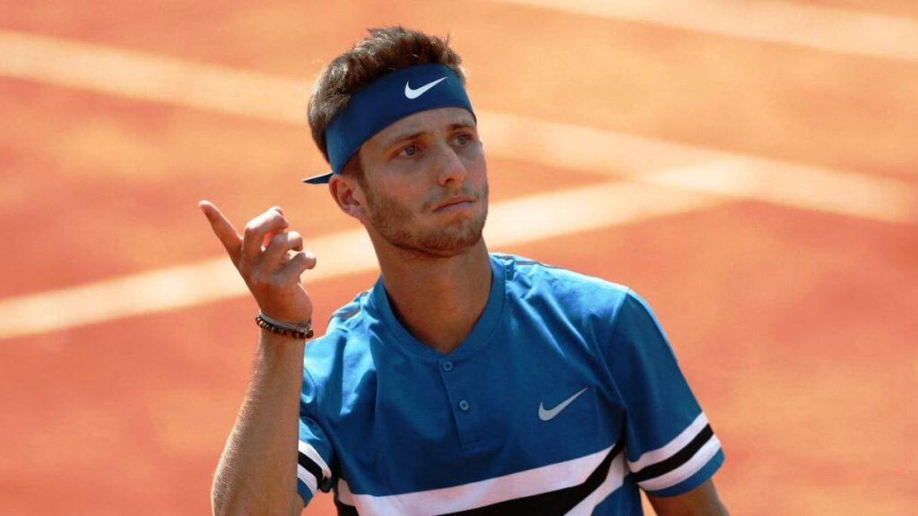 «Δεν σέβεται, είναι ηλίθιος»: Επίθεση Γάλλου τενίστα κατά του Απόστολου Τσιτσιπά (Video) - Media