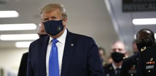 Για πρώτη φορά, ο Τραμπ φορά δημόσια προστατευτική μάσκα - Media