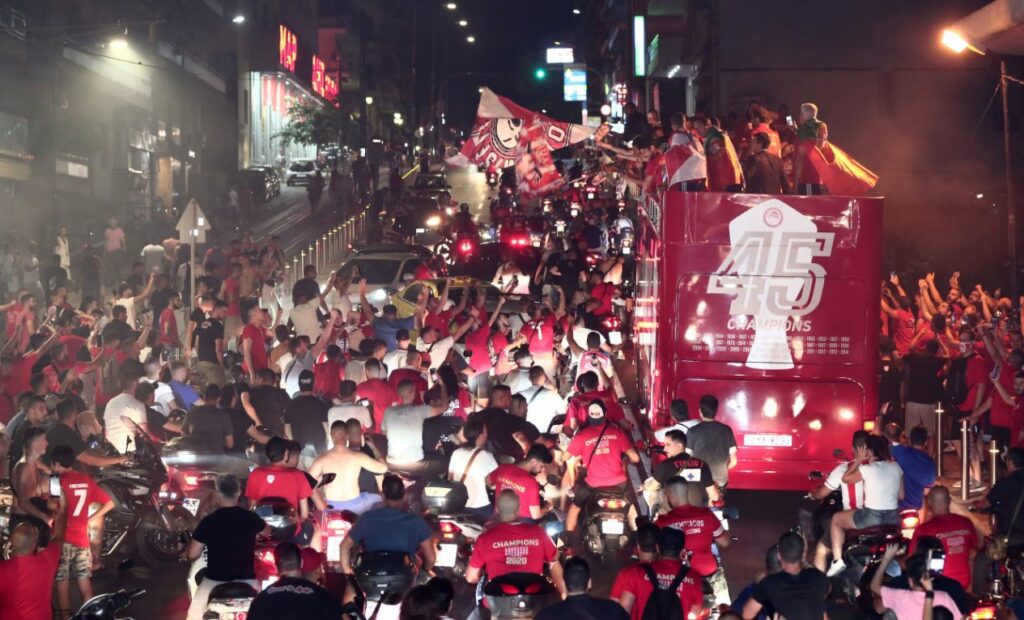 Ολυμπιακός: Η βόλτα των πρωταθλητών σε όλο τον Πειραιά! - Media