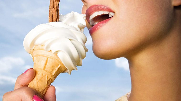 Πώς θα καταλάβεις εάν το παγωτό που σου προσφέρουν είναι «ξαναπαγωμένο» - Media