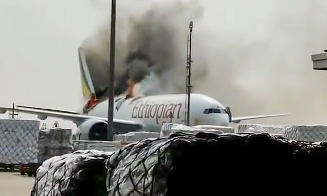 Αεροπλάνο τυλίγεται στις φλόγες μέσα στο αεροδρόμιο (Video) - Media