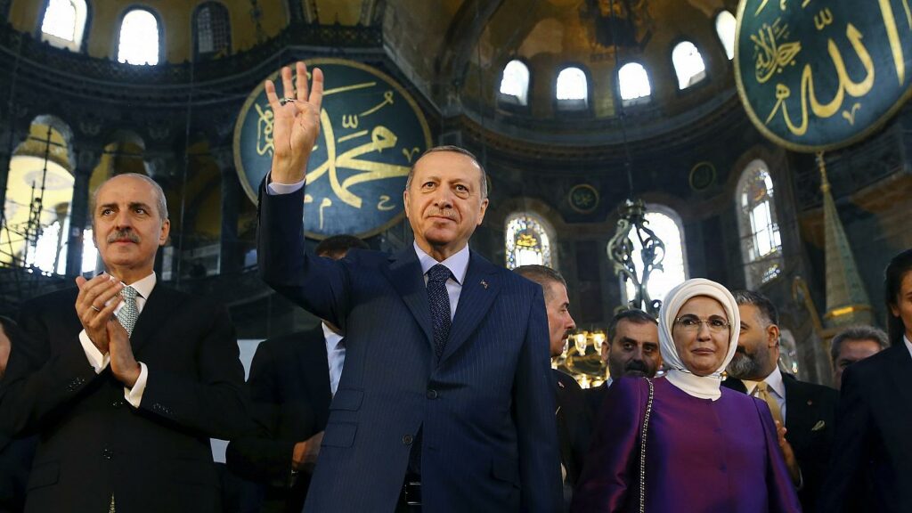Ο Ερντογάν «αψηφά την Ευρώπη», βάζει τέλος «στο όραμα του Μουσταφά Κεμάλ για τον κοσμικό χαρακτήρα του κράτους» της Τουρκίας - Media