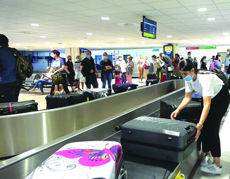 Ρόδος: Σε απομόνωση στο ξενοδοχείο τους οι Σουηδοί τουρίστες που έφτασαν στο νησί - Media