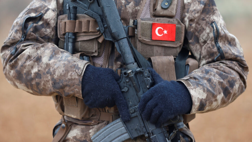 Τουρκία: Βαρύτατη καταγγελία σε βάρος στρατιωτικού - Κατηγορείται ότι αποπειράθηκε να βιάσει 10χρονη - Media