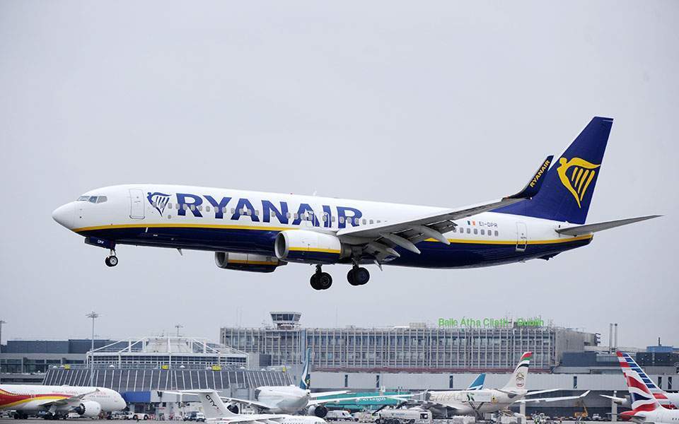 Μειώνονται 20% οι μισθοί των πιλότων της Ryanair - Media