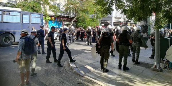 Σε εξέλιξη δύο συγκεντρώσεις στην πλατεία Βικτωρίας (Video) - Media