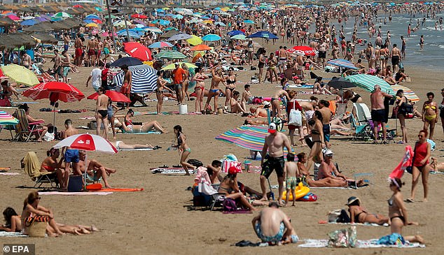 Ισπανία: Ξαφνικό «λουκέτο» σε 55 παραλίες, χιλιάδες τουρίστες εγκλωβισμένοι (Photos) - Media