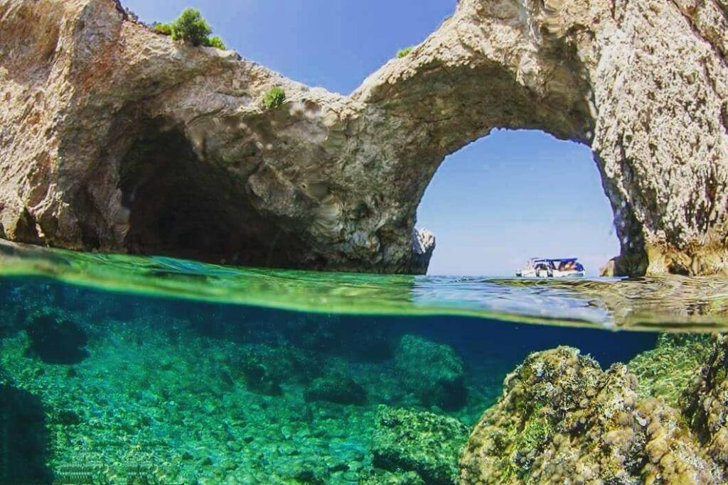 Σπηλιά της Φώκιας: Μια κρυφή θαλάσσια σπηλιά κοντά στην Αθήνα (Video) - Media