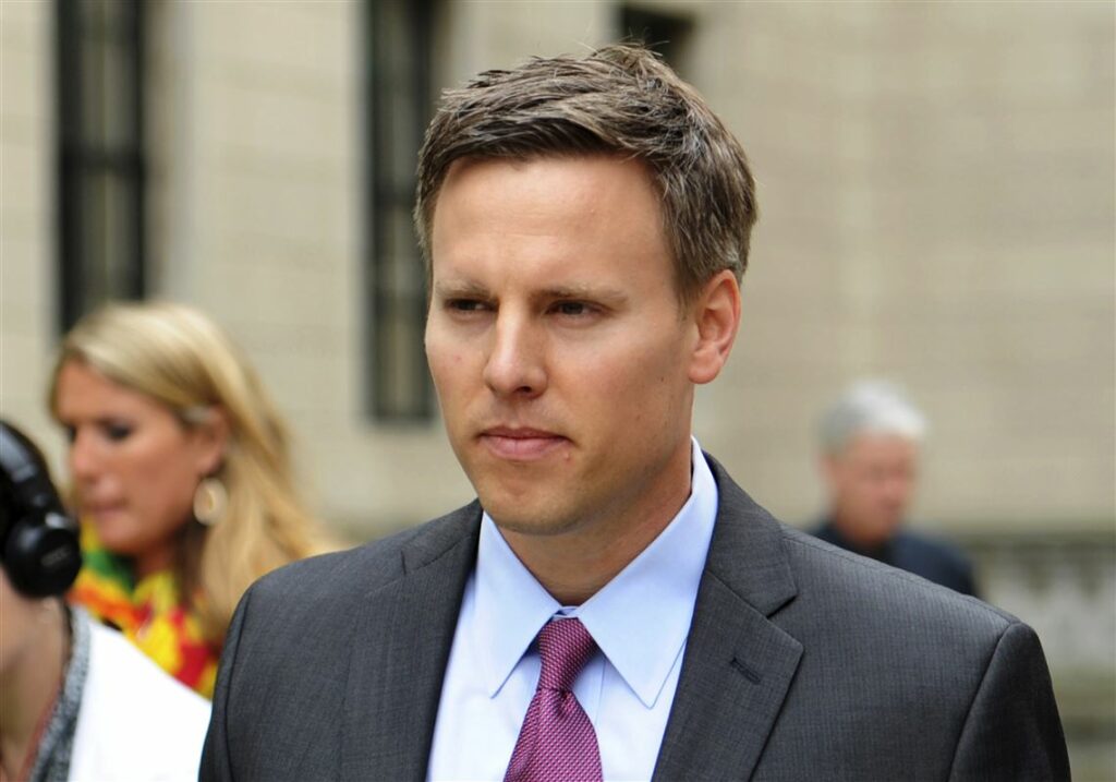 Εκλογές ΗΠΑ: Ο Τραμπ απέλυσε τον διευθυντή προεκλογικής εκστρατείας επειδή βλέπει την... πλάτη του Μπάιντεν - Media