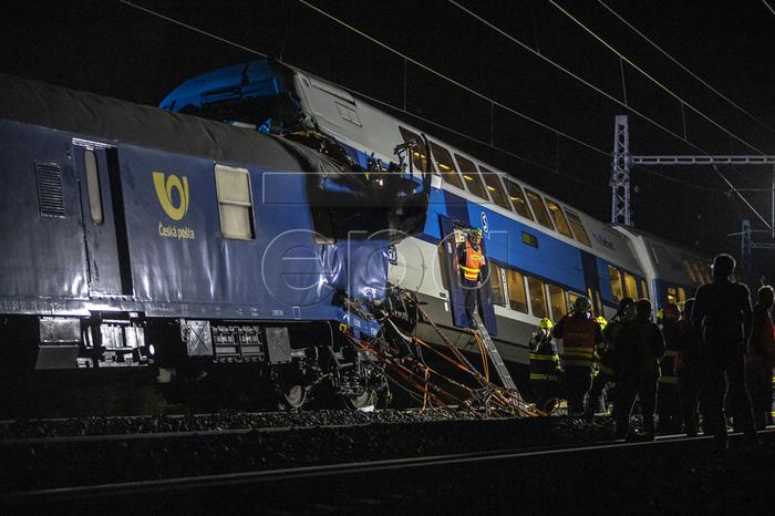 Τσεχία: Σύγκρουση τρένων με δεκάδες τραυματίες (Photos) - Media